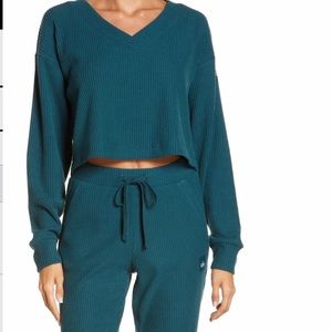 Alo Muse Cropped Pullover. Medium